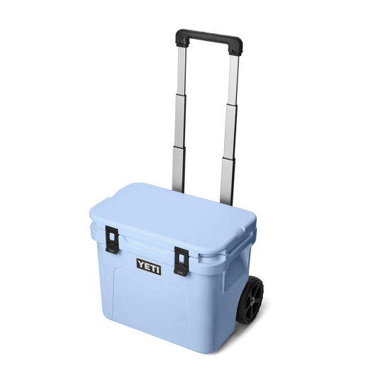 YETI ROADIE 32 WHEELED COOLER BIG SKY BLUE